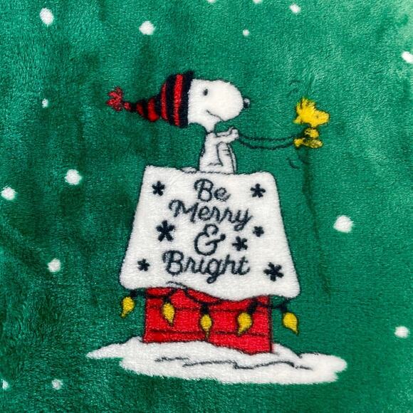Peanuts Snoopy and Woodstock Christmas Blanket, Green, 50x70 - Picture 3 of 9